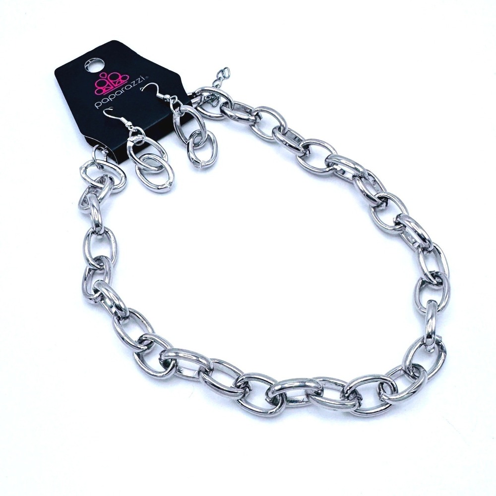 Paparazzi Silver Tone Chain Necklace & Dangle Earrings Set New on Card Old Stock